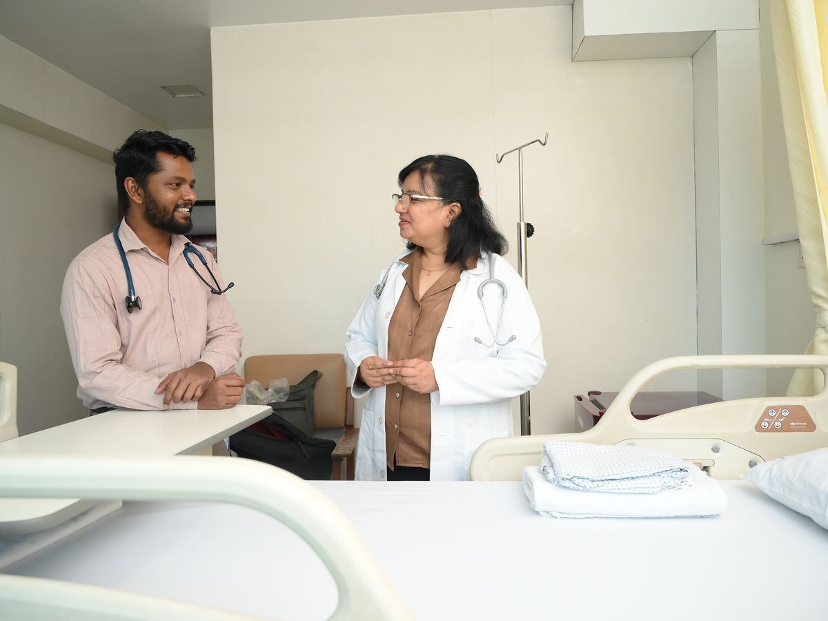 Dr. Hetan Shah discussing a case with a colleague on the ward